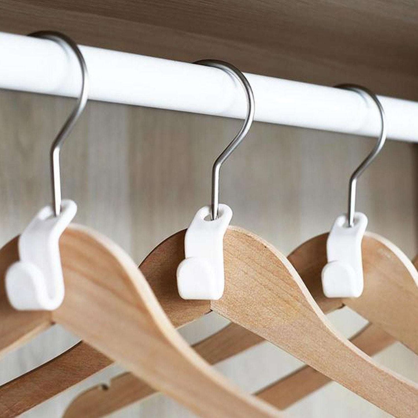 Plastic Clothes Hanger With Non-slip Pad - LootFaat