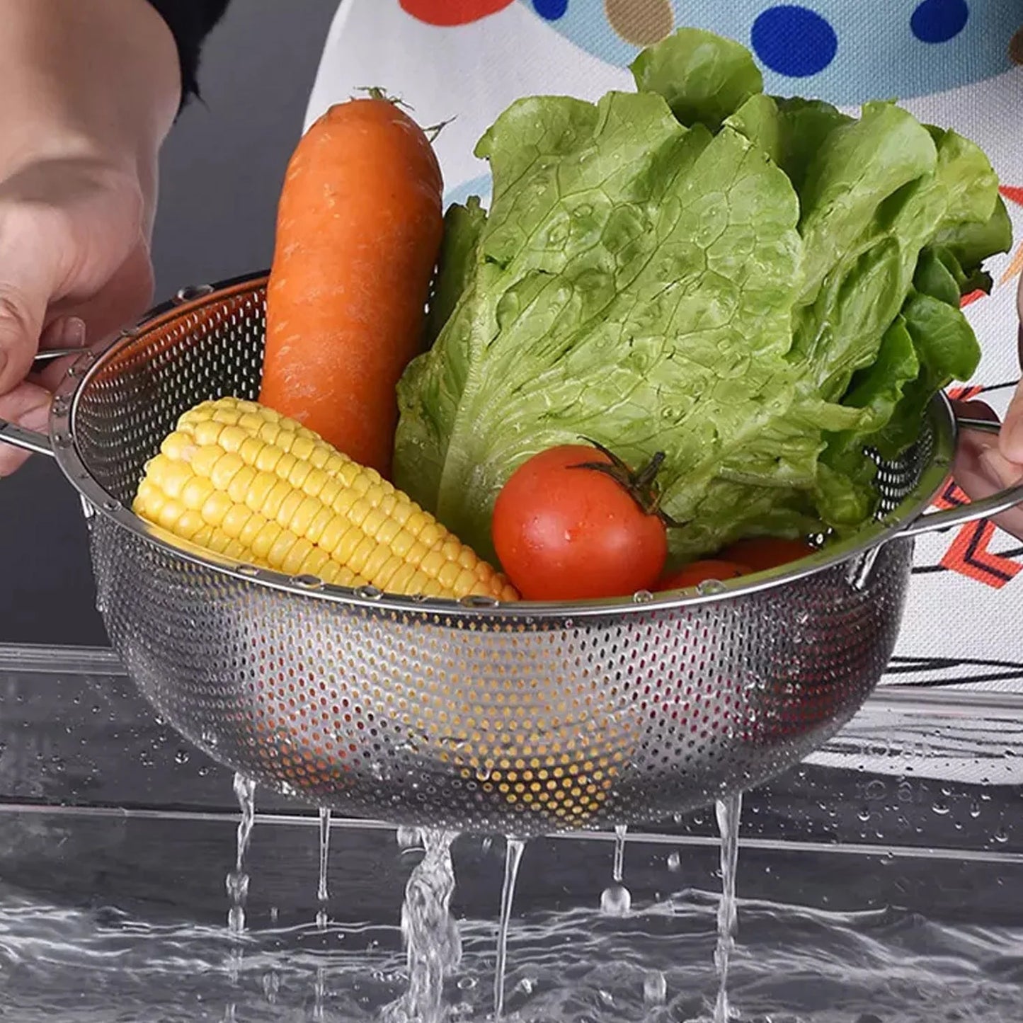 Stainless Steel Colander With Handle Large Metal Mesh Basket Strainer For Pasta Spaghetti Berry Veggies Fruits Kitchen Food Colander Dishwasher Safe (1 Pc 25.5 Cm) - LootFaat
