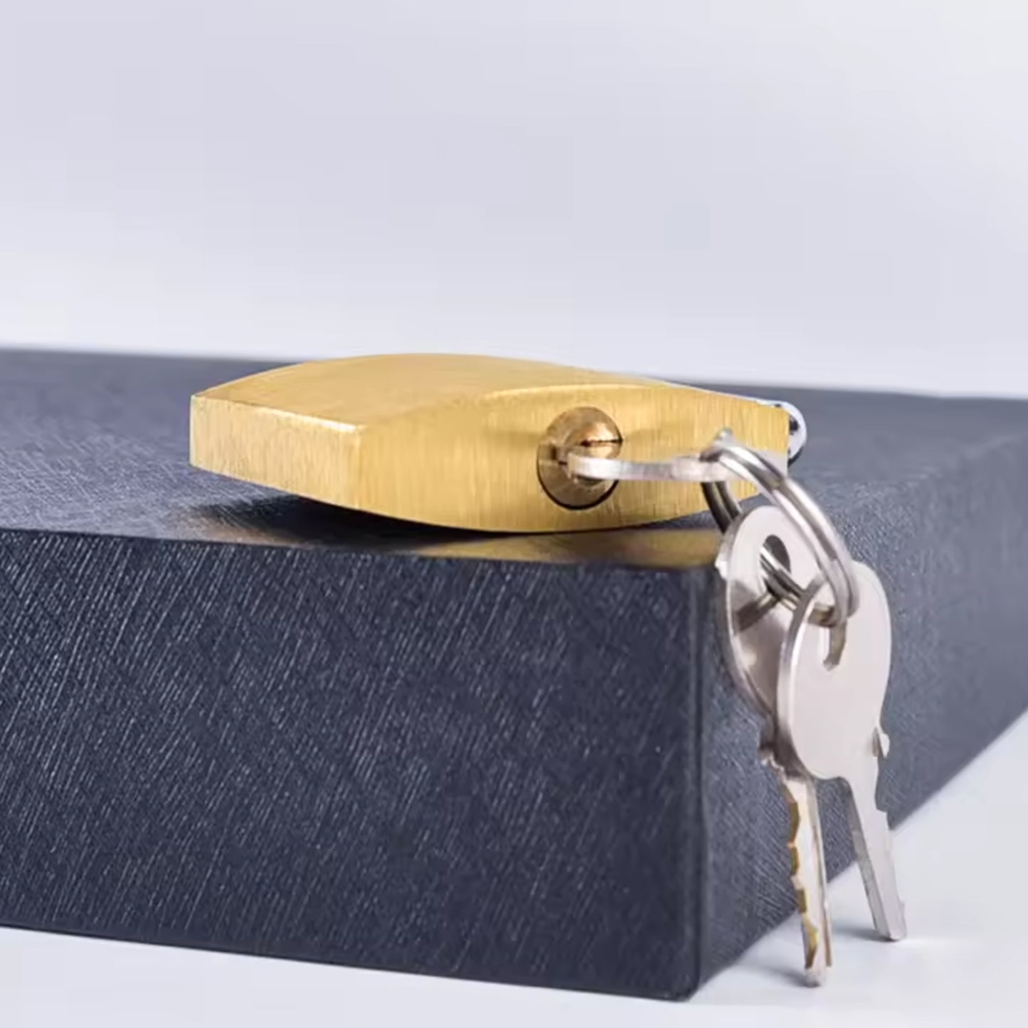 Multipurpose Solid 3 Keys Padlock 38 Mm 1 Pc) - LootFaat