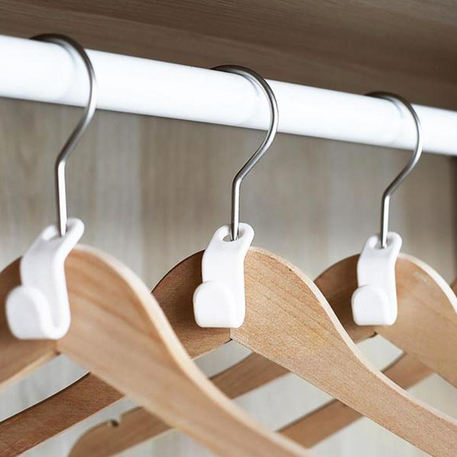 Plastic Clothes Hanger With Non-slip Pad - LootFaat