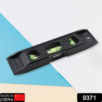 Spirit level tool with three bubble gauges