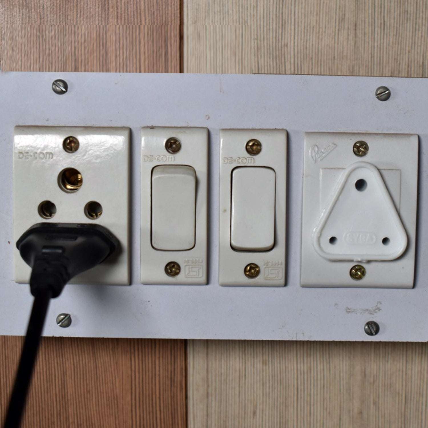 Baby Safety Small Electrical Socket Cover Outlet Plug Protector (Pack Of 100pc) - LootFaat
