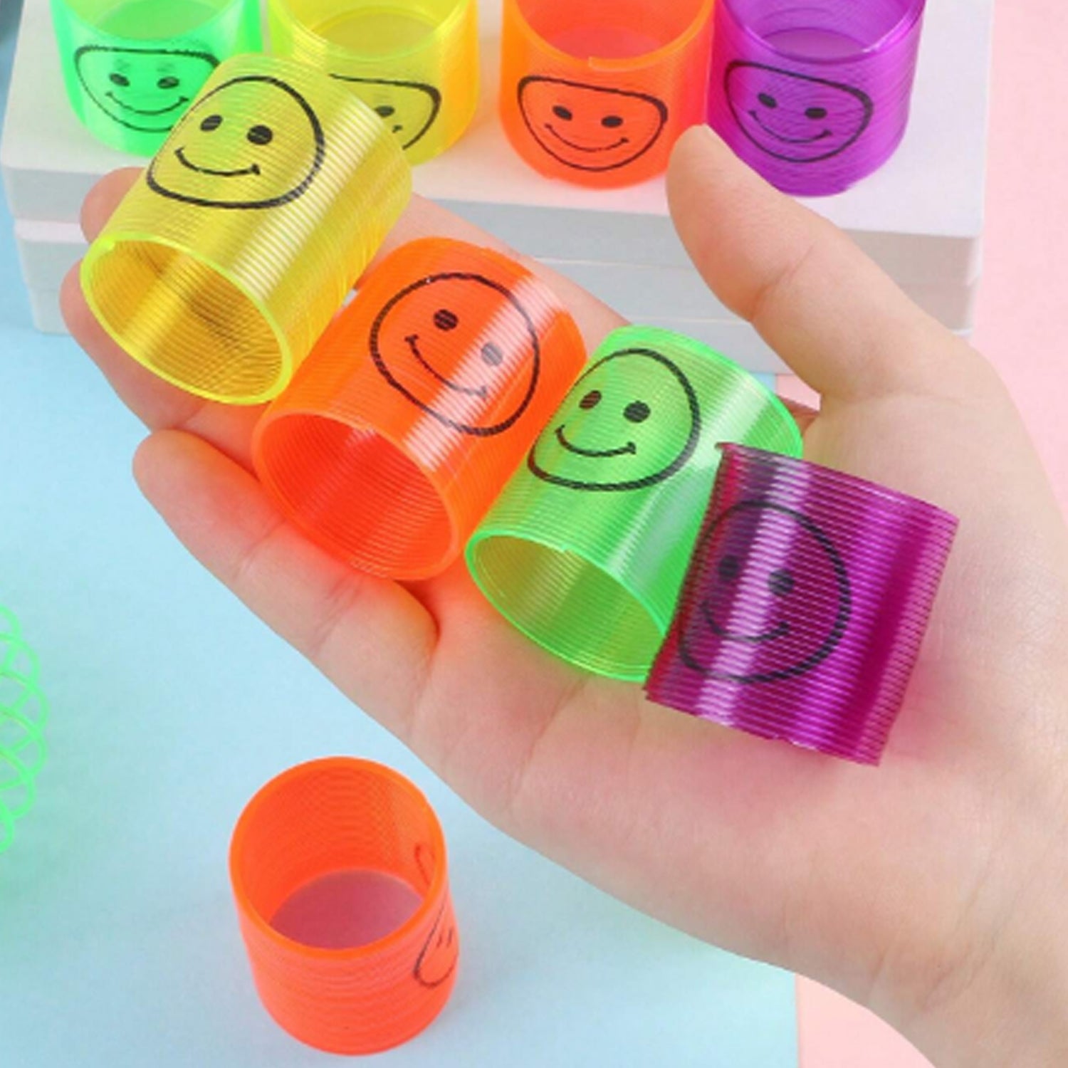 Multicolor Magic Smiley Spring Spring Toys Slinky Slinky Spring Toy Toy For Kids For Birthdays Compact And Portable Easy To Carry (12 Pcs Set) - LootFaat