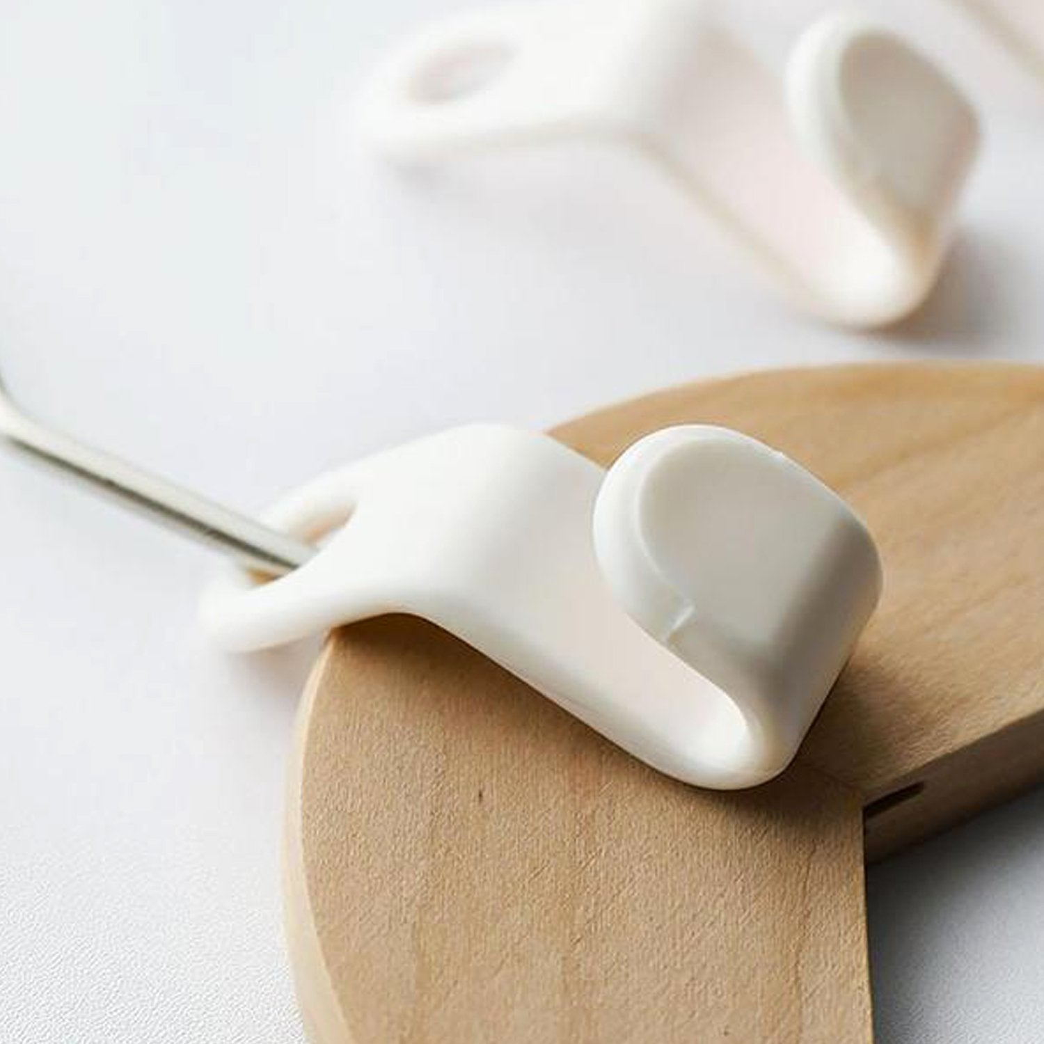 Plastic Clothes Hanger With Non-slip Pad - LootFaat